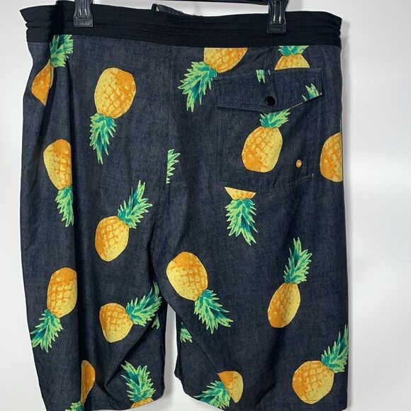 Old navy men’s swim trunks - Picture 5 of 10